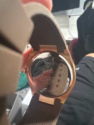Reloj Guess Dorado y Blanco