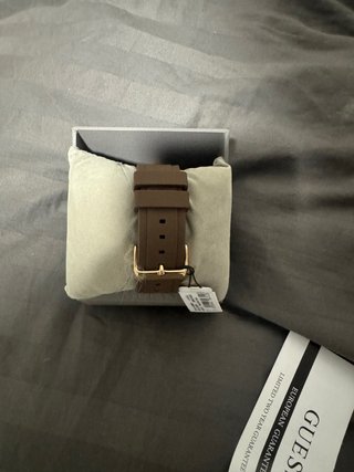 Reloj Guess Dorado y Blanco
