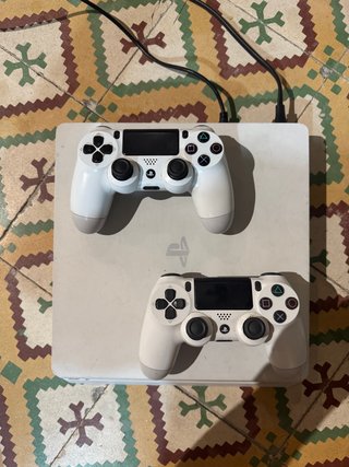 PS4 Slim 500GB + 2 Mandos DualShock 4