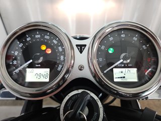 TRIUMPH BONNEVILLE T120 2018 7948 kms.