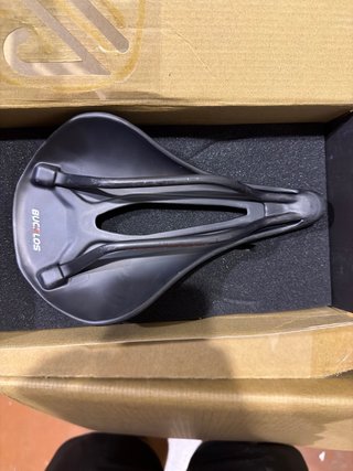 Sillín Bici Carbono Negro Bucklos