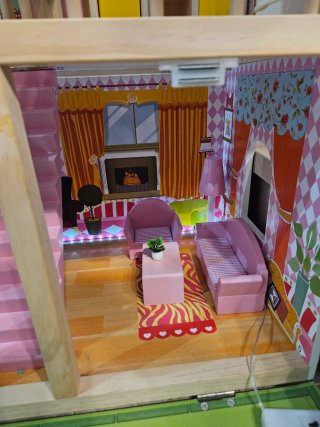 Casa de muñecas de madera