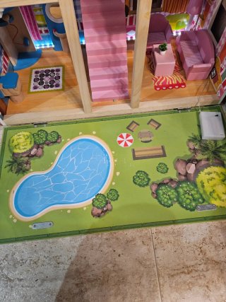 Casa de muñecas de madera
