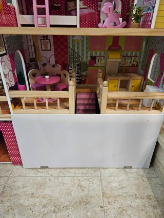 Casa de muñecas de madera