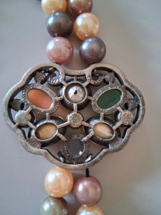 Collar Doble Hilera con Broche (Estilo Vintage)