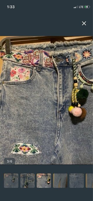 Pantalones vaqueros bordados con abalorios