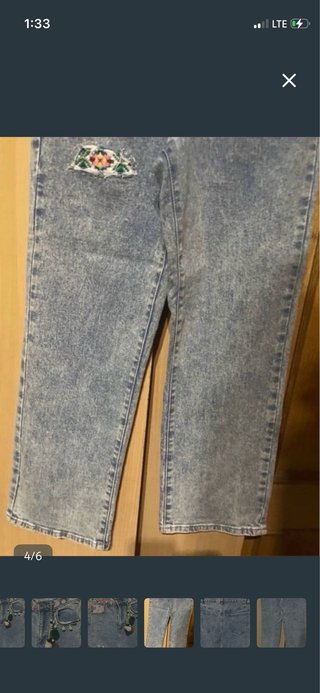 Pantalones vaqueros bordados con abalorios