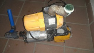 Depósito de fibra para agua 1000 más bomba