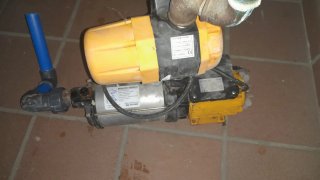 Depósito de fibra para agua 1000 más bomba