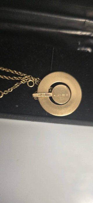 Colgante y cadena Gucci oro 18kt
