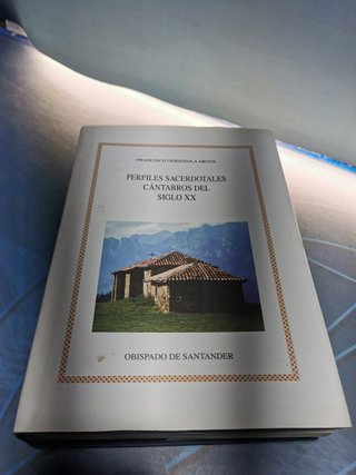 libro PERFILES SACERDOTALES CÁNTABROS DEL SIGLO XX