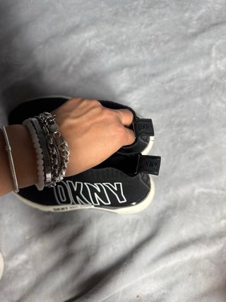 Zapatillas DKNY Negras y Blancas