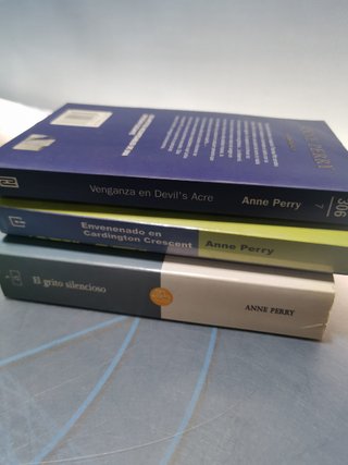 3 libros de la autora ANNE PERRY