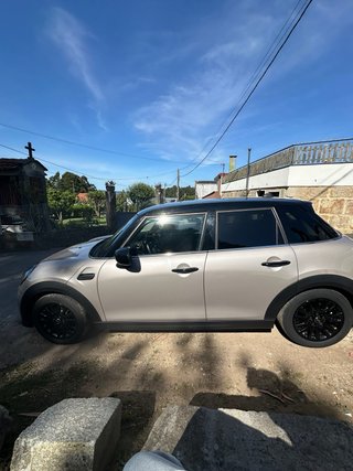 MINI Cooper F55 2022