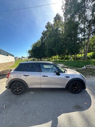 MINI Cooper F55 2022