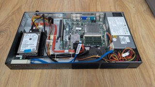 Servidor 1U Supermicro X7SPE-HF-D525 · 8GB RAM