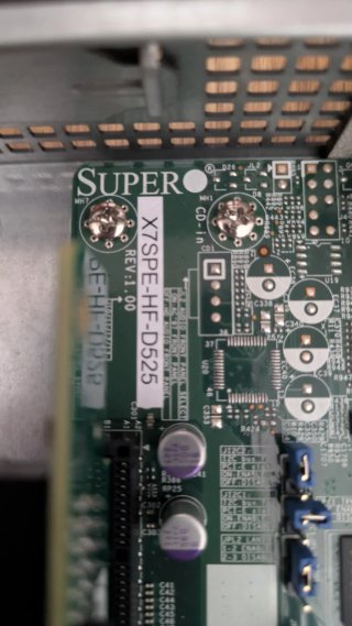 Servidor 1U Supermicro X7SPE-HF-D525 · 8GB RAM