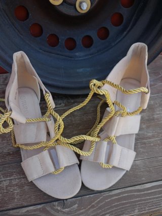 Sandalias beige sin estrenar