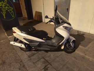 Suzuki Burgman UH125 Maxi Scooter