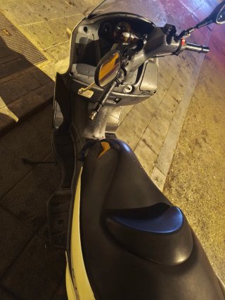 Suzuki Burgman UH125 Maxi Scooter