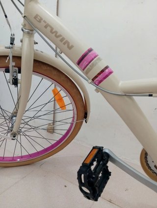Bicicleta Btwin color crema niña 24 pulgadas