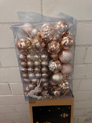 Árbol de Navidad Carrefour 180cm + Adornos Dorados