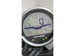 Moto Guzzi V7 Stone