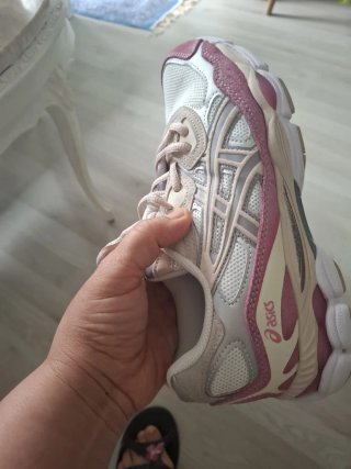 ASICS Bambas rosas y plateadas