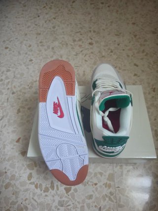 Jordan 4 Retro SB Pine Green Taglia 43