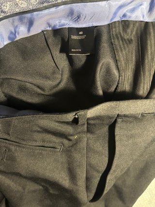 Traje gris oscuro, un solo uso