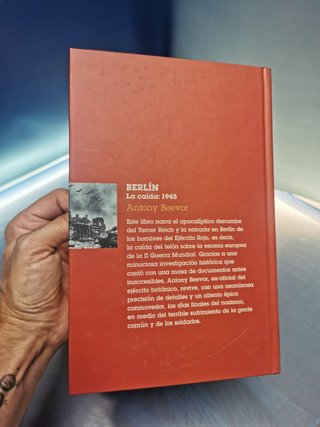 Libro  BERLÍN . LA CAÍDA 1945 - ANTONY BEEVOR