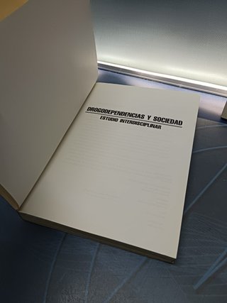 2 libros, Drogodependencias y sociedad + Comunicaciones
