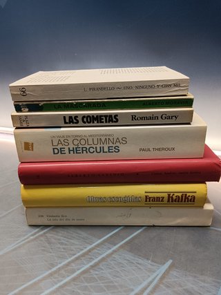 Lote 7 libros, autores contemporáneos, Umberto Eco, Paul Theroux, Franz Kafka y mas