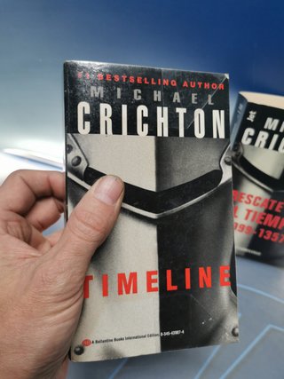 Dos libros, aprende ingles: RESCATE EN EL TIEMPO + timeline (en ingles) Michael crichton