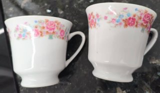2 TAZAS ANTIGUAS PORCELANA ESMALTADA
