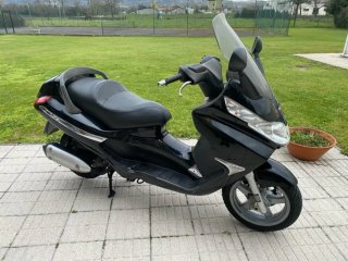 Piaggio X8 Negro - Maxi Scooter Automática