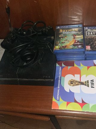 PS4 (PlayStation 4) Negra + Juegos
