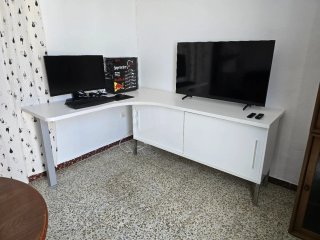 Escritorio en L con cajonera