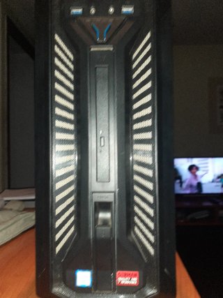 Torre PC Intel Core i5 8th Gen + Teclado Gaming
