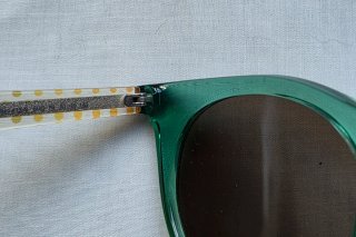 Occhiali da sole verdi con stampa a pois
