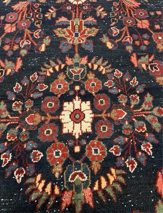 Preciosa alfombra persa antigua anudada a mano