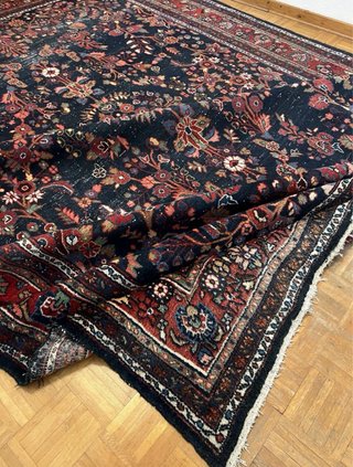 Preciosa alfombra persa antigua anudada a mano