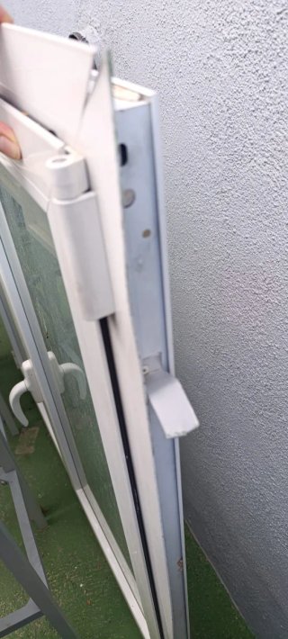 Ventana blanca de PVC