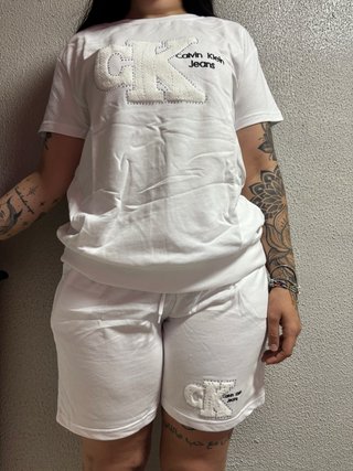 Conjunto Calvin Klein Jeans precio negociable