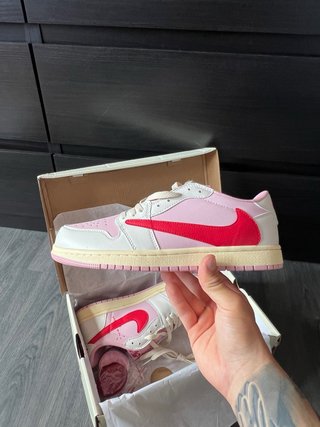 Air Jordan 1 Low x Travis Scott Tropical Pink