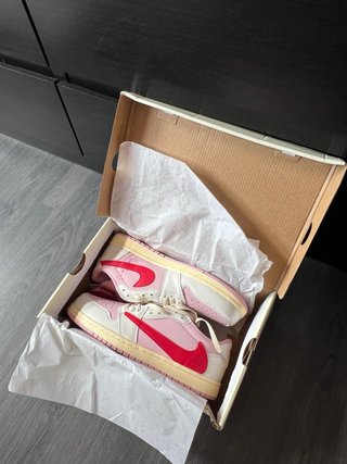 Air Jordan 1 Low x Travis Scott Tropical Pink