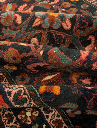 Preciosa alfombra persa antigua anudada a mano