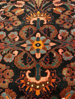 Preciosa alfombra persa antigua anudada a mano