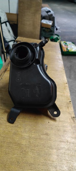 Vaso expansión BMW 320