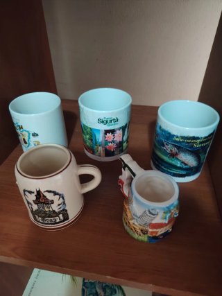 Tazze souvenir posti assortiti di diverse misure